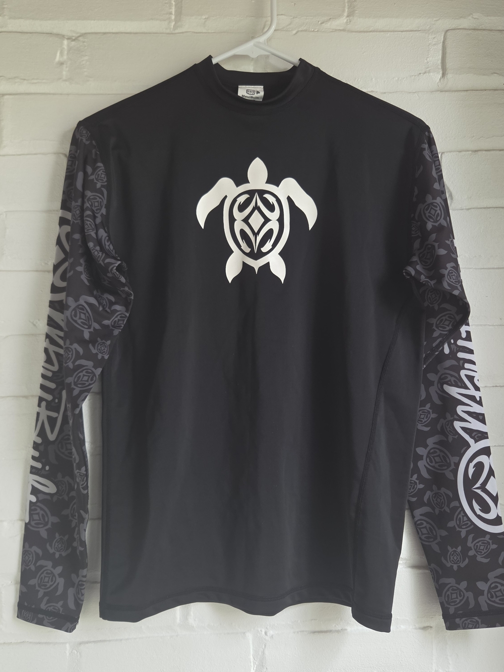 Maui Built Rash Guard Surf Shirt Black Gray Turtle Long Sleeve Size Small